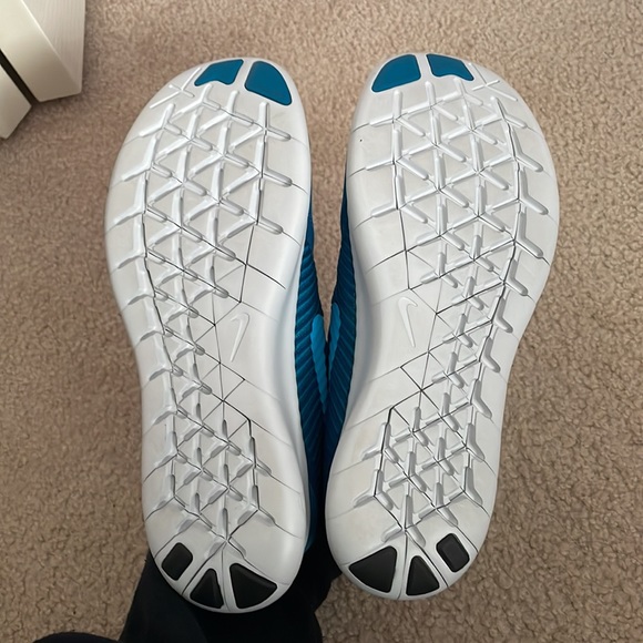 Nike Free RN CMTR Runners - Picture 2 of 3